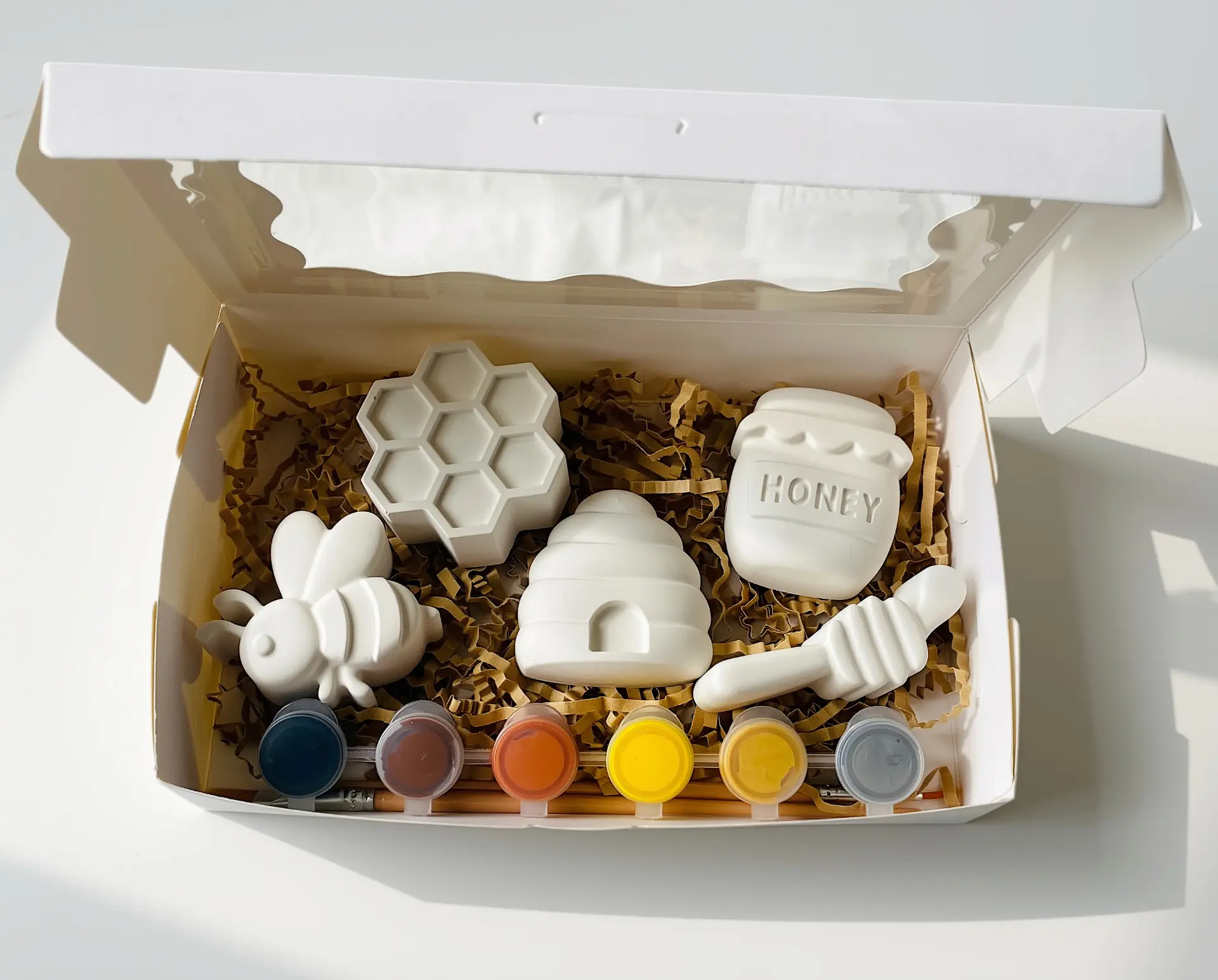 Honey Bee plaster painting kit with bee-themed pieces, paints and brushes