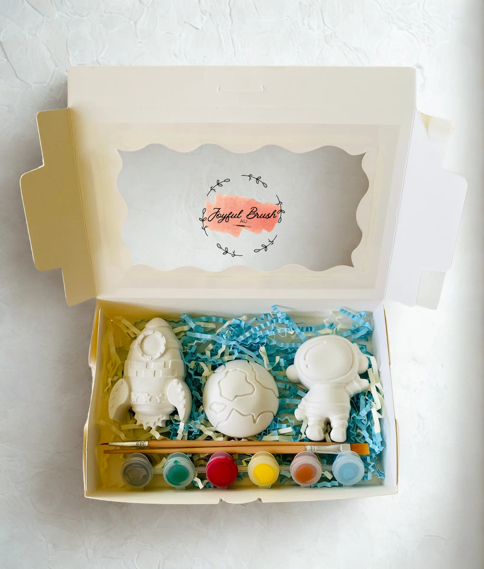 Space Explorer plaster painting kit with rocket, planet and astronaut pieces